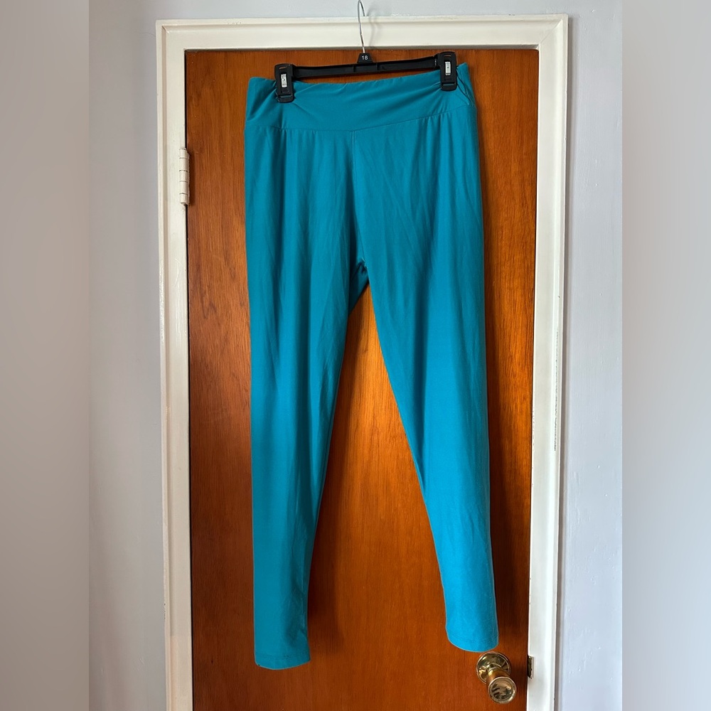 LuLaRoe Turquoise Tall & Curvy Leggings